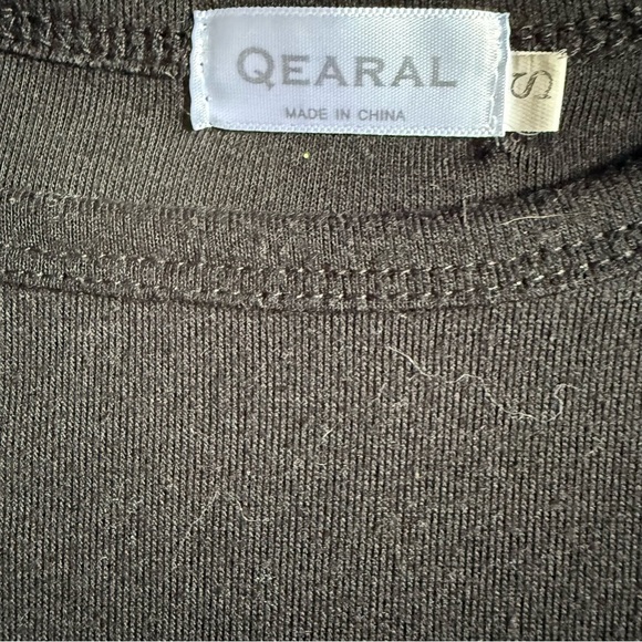 QEARAL BLACK CREWNECK FITTED LONG SLEEVE TOP WITH BELL SLEEVES SIZE S - Picture 6 of 7